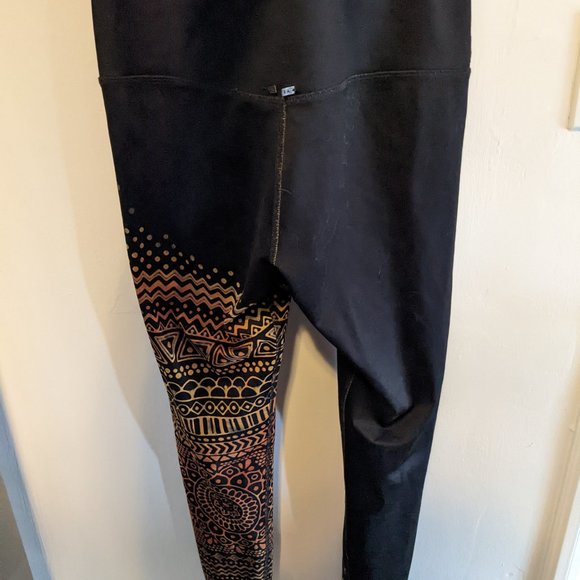 Mika Yoga Wear Henna Mandala contrast leggings - Picture 3 of 9